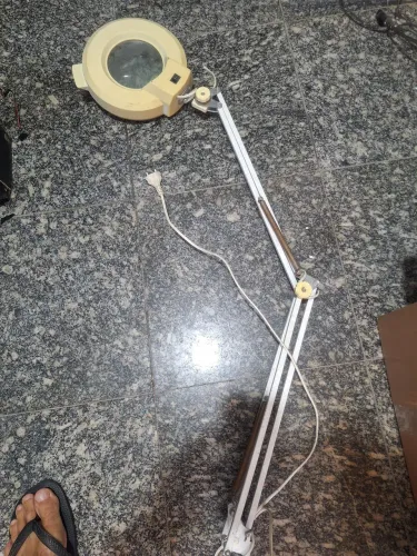 Luminária com Lupa para Procedimentos