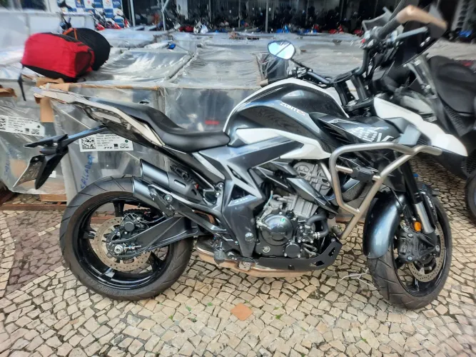 Zontes T 350 2025/26 370km originais. Oportunidade