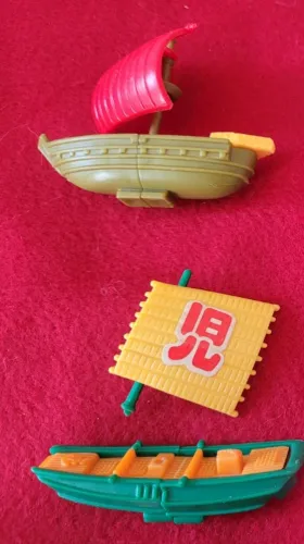 Lote Kinder Ovo Coleção Barcos Antigos com 2 Itens