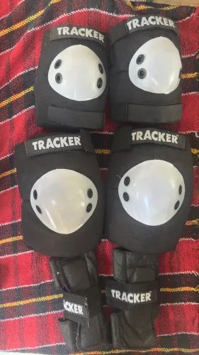 Kit joelheira e cotoveleira tracker