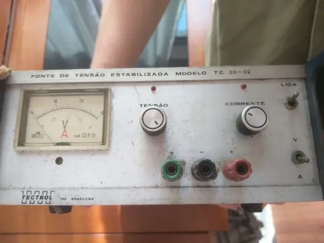 FONTE DE TENSÃO ESTABILIZADA - 0V A 30 V