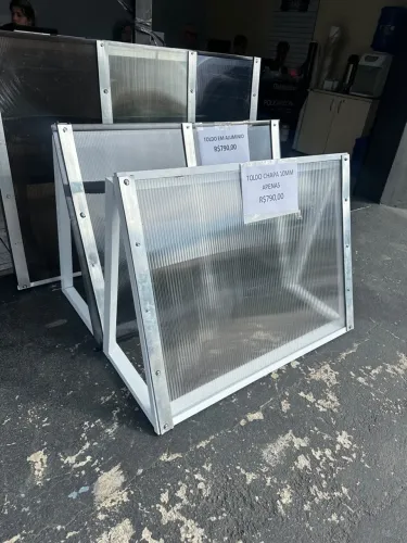 Toldo 110 x 70 cm com Policarbonato Alveolar