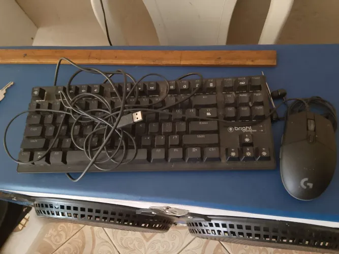 Teclado Mecânico e Mouse Logitech 