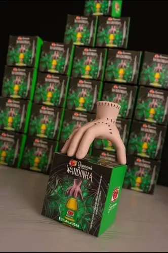 Mãozinha Wandinha.