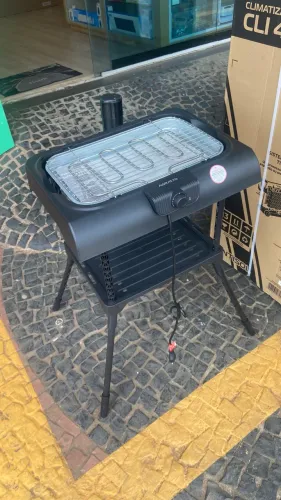Churrasqueira elétrica com pedestal
