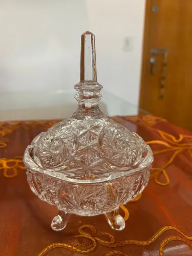 Bomboniere de Cristal com Tampa e Pés