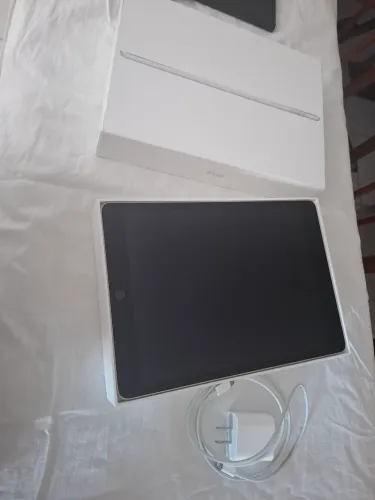 iPad 9  com capa 64gb - Seminovo (7 meses de uso) 