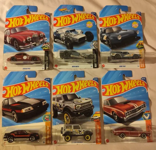 6 carrinhos Hot Wheels