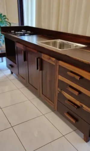 Balcão para pia de Cozinha em Madeira de Demolição feito sob medida