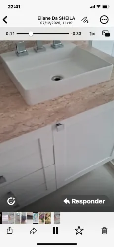 Balcão e armário  aéreo de banheiro 