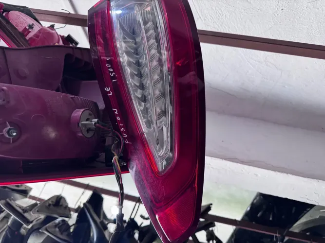 Lanterna Ford fusion esquerda led 2013