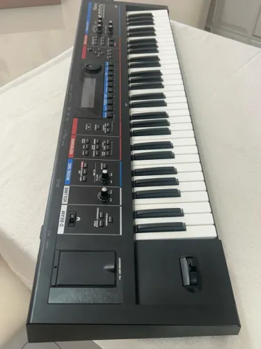 Teclado Roland Juno-Di