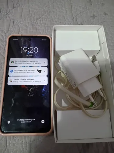 Xiaomi - Celular seminovo com carregador