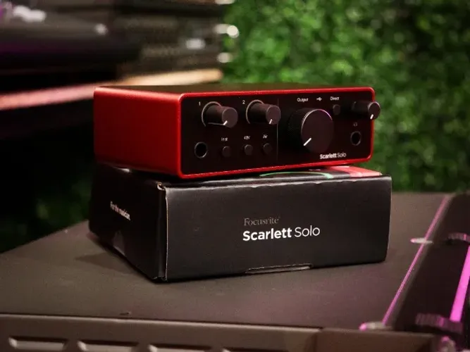 Interface de Áudio Focusrite Scarlett Solo 4° Geração