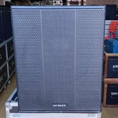 Subwoofer Attack modelo VSS 118 ATIVO e PASSIVO SEMINOVOS! Tudo Funcionando!!