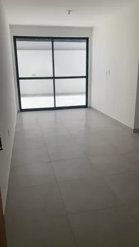Apartamento Térreo nos Bancários/Anatólia com 02 quartos, sendo 1 suíte e área privativa.