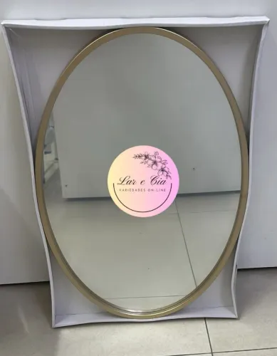 Espelho Decorativo com Moldura Dourada