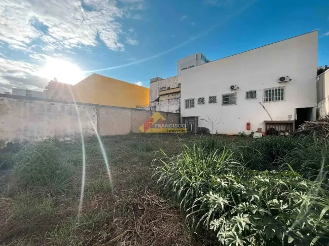 Lote localizado no Centro