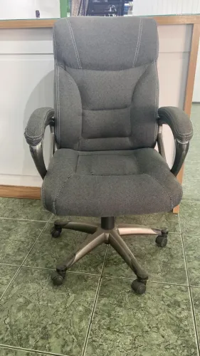 Cadeira diretor e cadeiras cinza ( 1 cadeira direto e 2 cadeiras cinza)