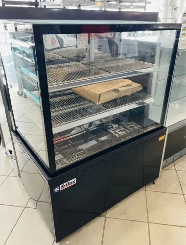 MB Vitrine Neutra Frilux