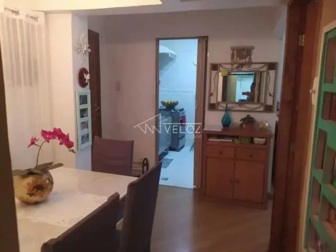 Apartamento : / Residencial / Glória