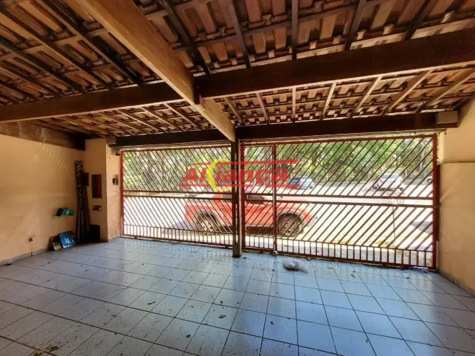 Sobrado com 03 dormitórios para alugar, 213m² - Cidade Maia - Guarulhos /SP por R$ 4.200,0