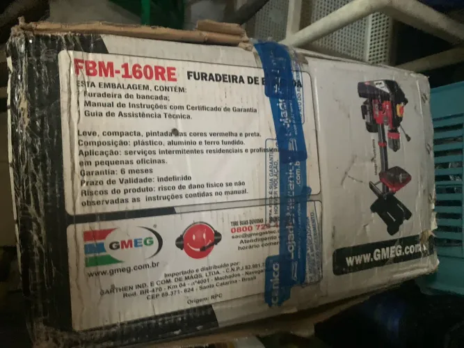 Máquina de perfurar bancada