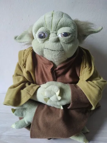 Boneco de Pelúcia Yoda Star Wars