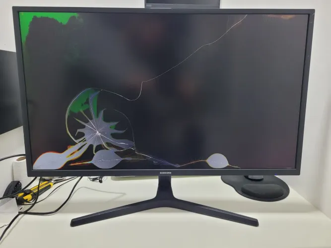 Monitor 32 pol 4k (tela quebrada)