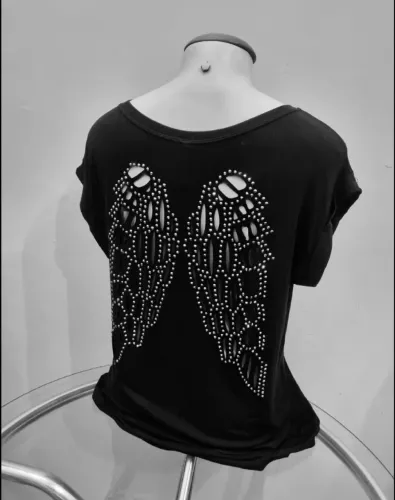 Blusa em Viscolycra Asas de Anjo com Pedrarias Plus Size