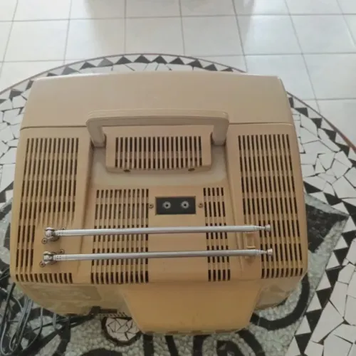 TV vintage para decoração