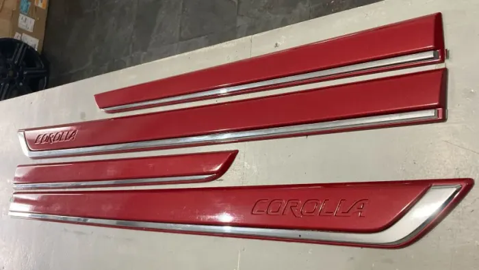 Jogo Friso Lateral Cromado Vermelho Corolla 20/23