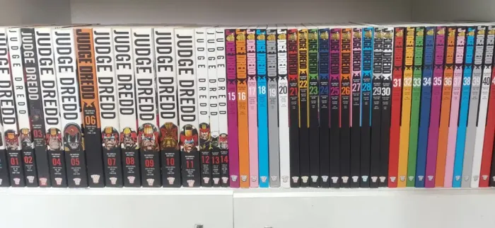 The complete case file - Juiz Dredd (importado) (Vols. 1-40)