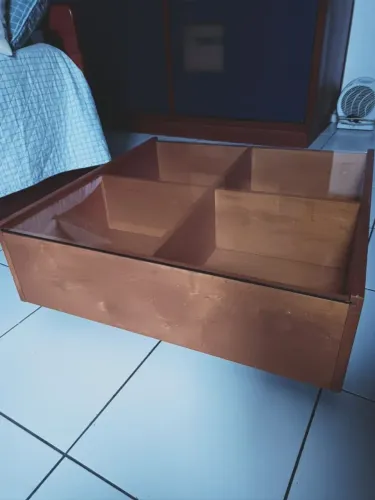 Mesa de centro de sala com tampo de vidro