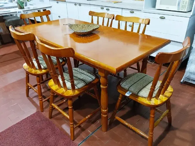 Conjunto Sala de Jantar Colonial Mesa + 06 Cadeiras Daiana (Madeira).