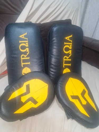 Aparador de Chute + Manopla + Brinde ( Short Muay Thai)
