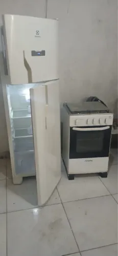 Vendo geladeira e fogão funcionando perfeitamente