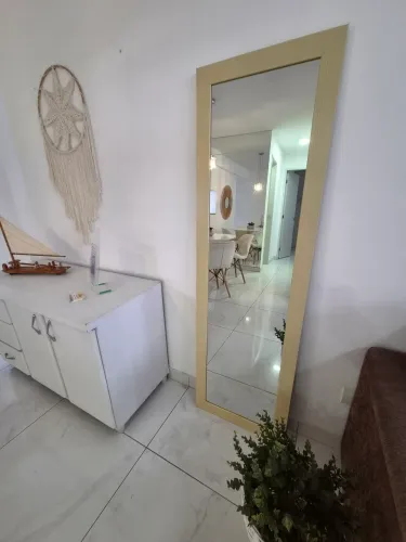 Espelho de Corpo Inteiro com Moldura - 1,57m x 0,47m (Excelente Estado)