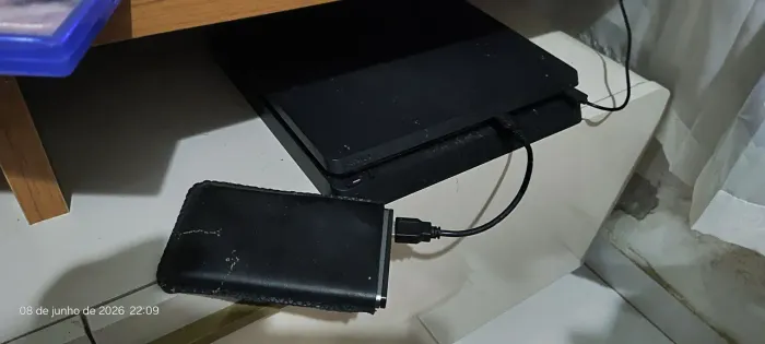 PlayStation 04 Slim 01 tera