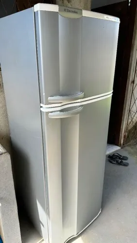 GELADEIRA ELECTROLUX - 332L À VENDA