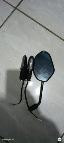 Piscas e retrovisor original da CB 300f Twister 2024 lado esquerdo 