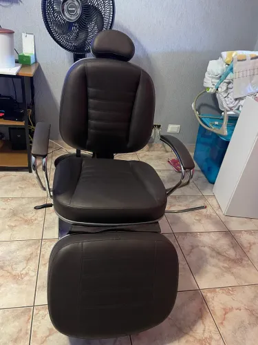 Cadeira Hidráulica para Salão de Beleza Reclinável - Ótimo Estado