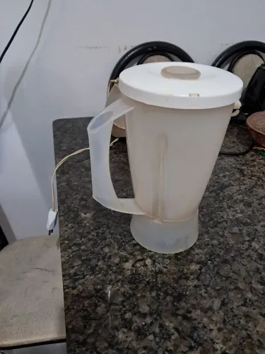Vendo liquidificador e sanduicheira 50,00