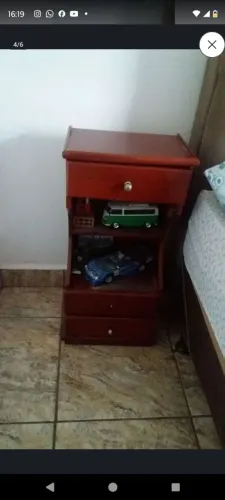 2 mesinhas de cabeceira de mogno