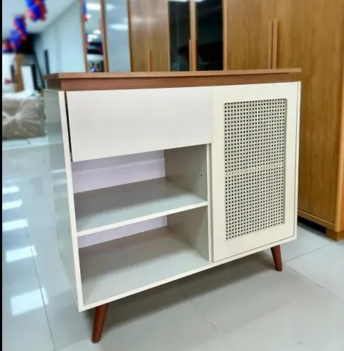 Buffet Bourbon Retrô em MDF: Elegância Compacta com Porta e Gaveta Funcional