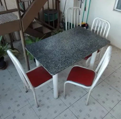 MESA TUBULAR COM TAMPO DE GRANITO