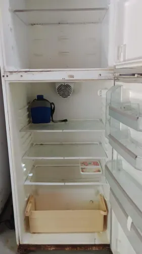 Vendo geladeira com motor queimado