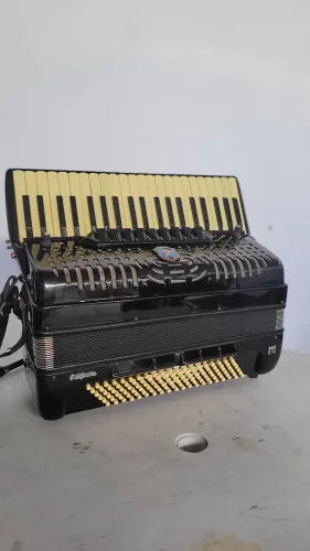 Vende-se acordeon paolo soprani em 4 de voz 