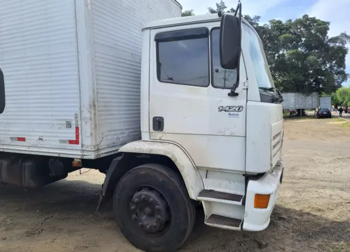 Caminhão Mercedes Bens 1420 2004