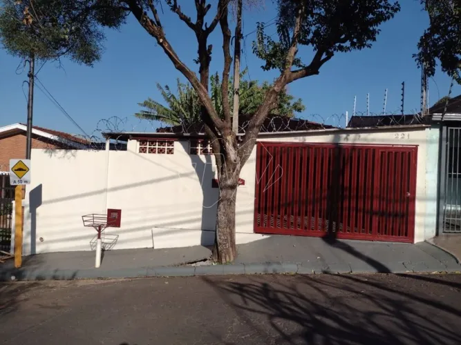 Locação de Casas / Padrão na cidade de Araraquara